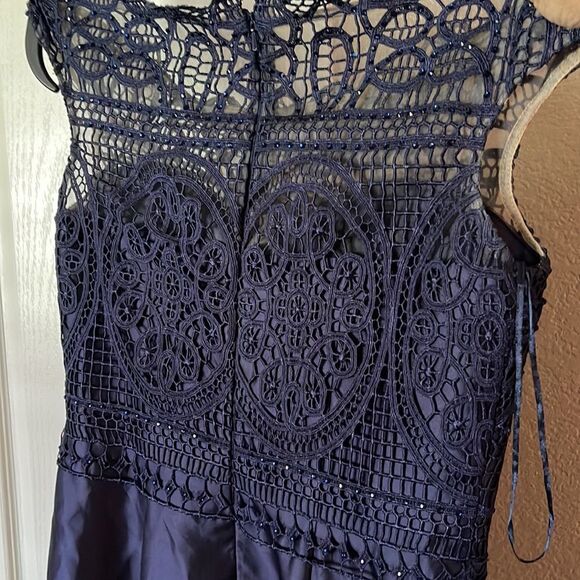 La FEMME Lace & Twill Mermaid Prom Gown
Navy Sz 8  NEW Retail $438 Pageant Party - Picture 3 of 16